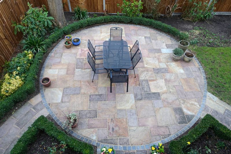 Circular paver layout